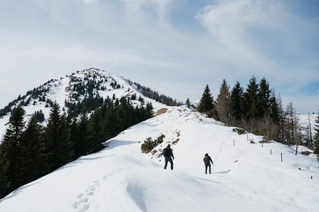 Voyage en montagne enneigée